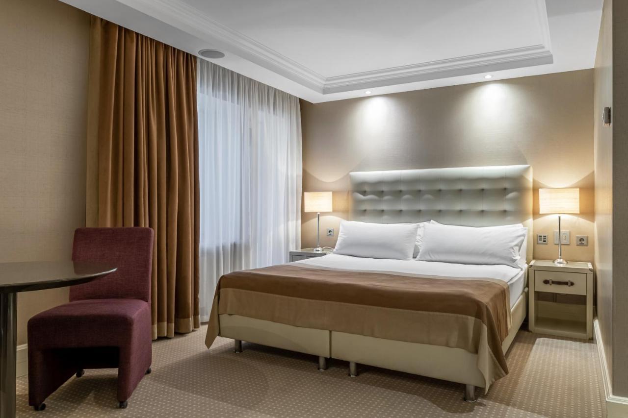 Maidan Palace Hotel Kiev Esterno foto